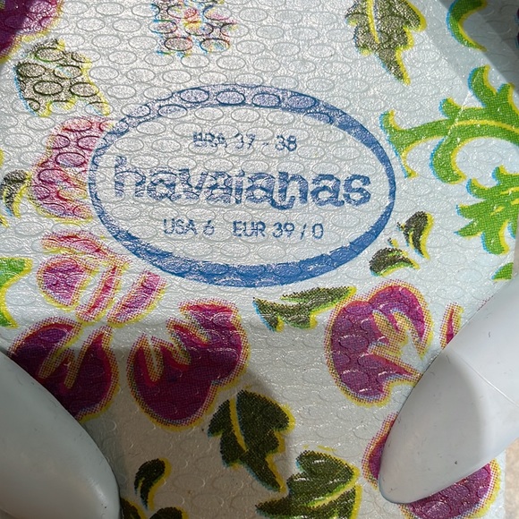 Havaianas floral flip flops (sz us6) - Picture 5 of 7